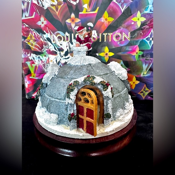 house of lloyd Other - House of Llyod - Christmas Around the world - Lighted Igloo NIB